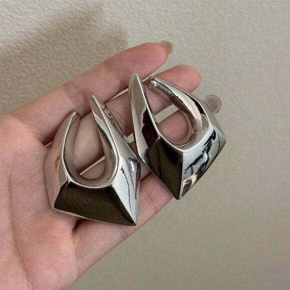 Silver Preppy Women's Metal Minimalist Geometric Pleated Earrings - Picture 2 of 4